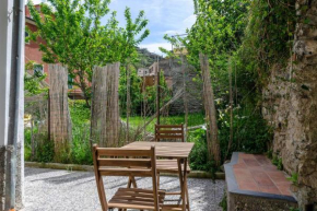ALTIDO Family Flat with little patio, Cinque Terre Vernazza
